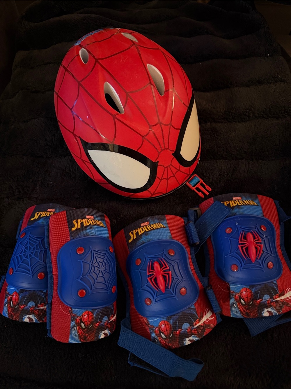 Spiderman Kids Red and Blue Helmet with Matching Pad Set